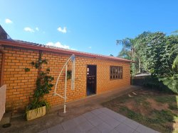 Casa com 05 dormitórios no bairro Ouro Branco 