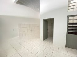 Sala comercial com 65m² no bairro Lomba Grande  