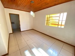 Casa com 04 dormitórios no bairro Lomba Grande 
