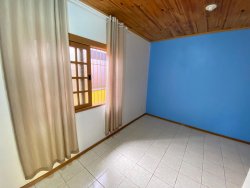 Casa com 04 dormitórios no bairro Lomba Grande 