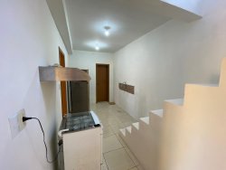Casa com 04 dormitórios no bairro Lomba Grande 
