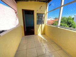 Casa com 04 dormitórios no bairro Lomba Grande 