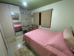 Casa com 04 dormitórios no bairro Lomba Grande 