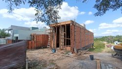 Casa com 03 dormitórios, sendo 01 suíte no bairro Campestre 