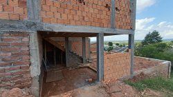 Casa com 03 dormitórios, sendo 01 suíte no bairro Campestre 