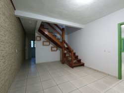 Casa com 02 dormitórios para locação no bairro Jardim Mauá  