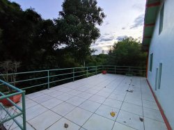 Casa com 02 dormitórios para locação no bairro Jardim Mauá  