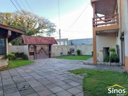 Terreno de esquina com 1.900m² com construção no bairro Ouro Branco 