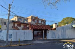 Terreno de esquina com 1.900m² com construção no bairro Ouro Branco 
