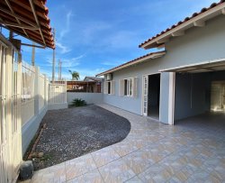 Casa com 03 dormitórios no bairro Feitoria 