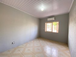Casa com 03 dormitórios no bairro Feitoria 