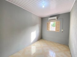 Casa com 03 dormitórios no bairro Feitoria 