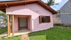 Casa de esquina com 03 dormitórios no bairro Santo Afonso 