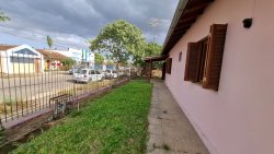 Casa de esquina com 03 dormitórios no bairro Santo Afonso 