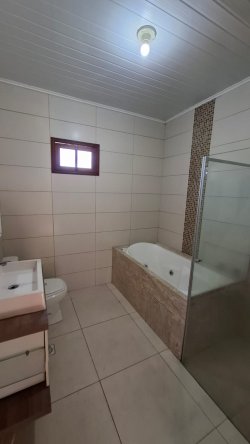 Casa de esquina com 03 dormitórios no bairro Santo Afonso 