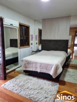 Casa em estilo rústico com 03 dormitórios para locação 