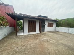 Casa com 02 dormitórios no bairro Santa Teresa 