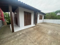 Casa com 02 dormitórios no bairro Santa Teresa 