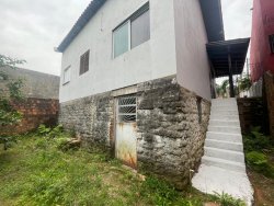 Casa com 02 dormitórios no bairro Santa Teresa 