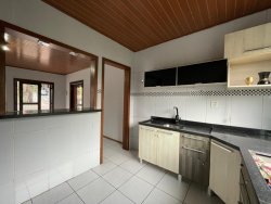 Casa com 02 dormitórios no bairro Santa Teresa 