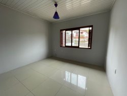 Casa com 02 dormitórios no bairro Santa Teresa 