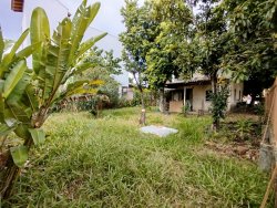 Terreno de esquina com construção no bairro Liberdade 