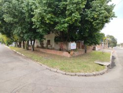 Terreno de esquina com construção no bairro Liberdade 