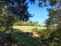 Linda área de terra em Lomba Grande 