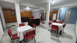 Prédio comercial na área central de Lomba Grande 