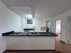 Apartamento com 02 dormitórios para locação no Residencial Capri 