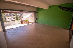 Sobrado com 04 dormitórios, sendo 02 suítes no bairro Cristo Rei 