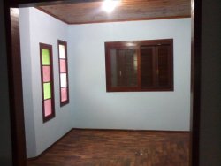 Terreno de esquina com dois imoveis 