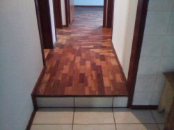 Terreno de esquina com dois imoveis 
