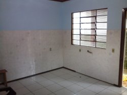 Terreno de esquina com dois imoveis 