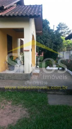 Casa com 03 dormitórios no bairro Lomba Grande 