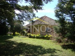 Otima casa bem localizada em Lomba Grande 