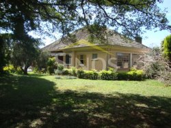 Otima casa bem localizada em Lomba Grande 