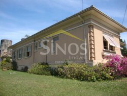 Otima casa bem localizada em Lomba Grande 