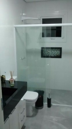 Casa de alto padrão em Lomba Grande 