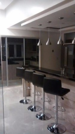 Casa de alto padrão em Lomba Grande 