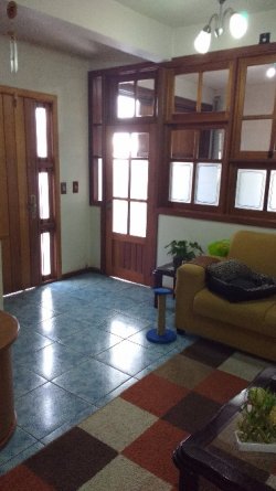 Casa com 03 dormitórios no Boa Saúde 