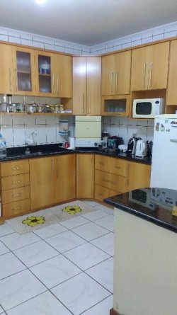 Casa com 03 dormitórios no Boa Saúde 
