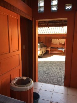 Linda casa localizada na avenida principal de Lomba Grande 