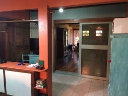 Linda casa localizada na avenida principal de Lomba Grande 