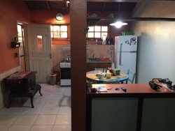 Linda casa localizada na avenida principal de Lomba Grande 