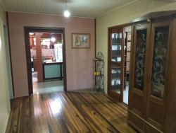Linda casa localizada na avenida principal de Lomba Grande 