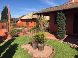 Linda casa localizada na avenida principal de Lomba Grande 