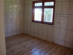 Sobrado novo na área central de Lomba Grande 