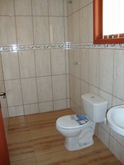 Sobrado novo na área central de Lomba Grande 