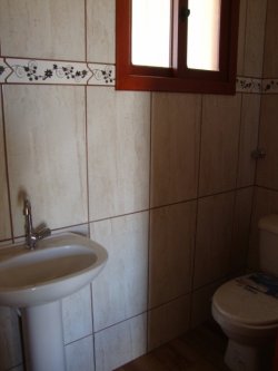 Sobrado novo na área central de Lomba Grande 